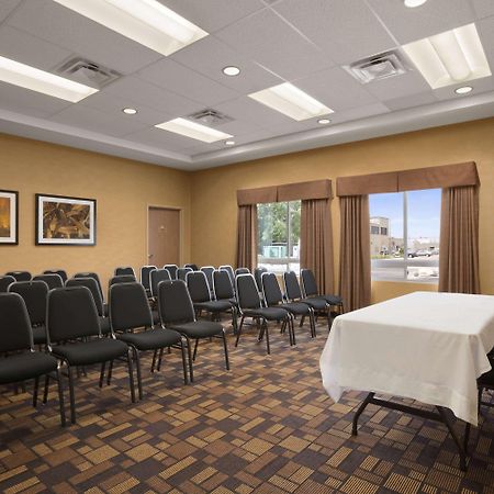 Days Inn & Suites By Wyndham Winnipeg Airport Manitoba Buitenkant foto