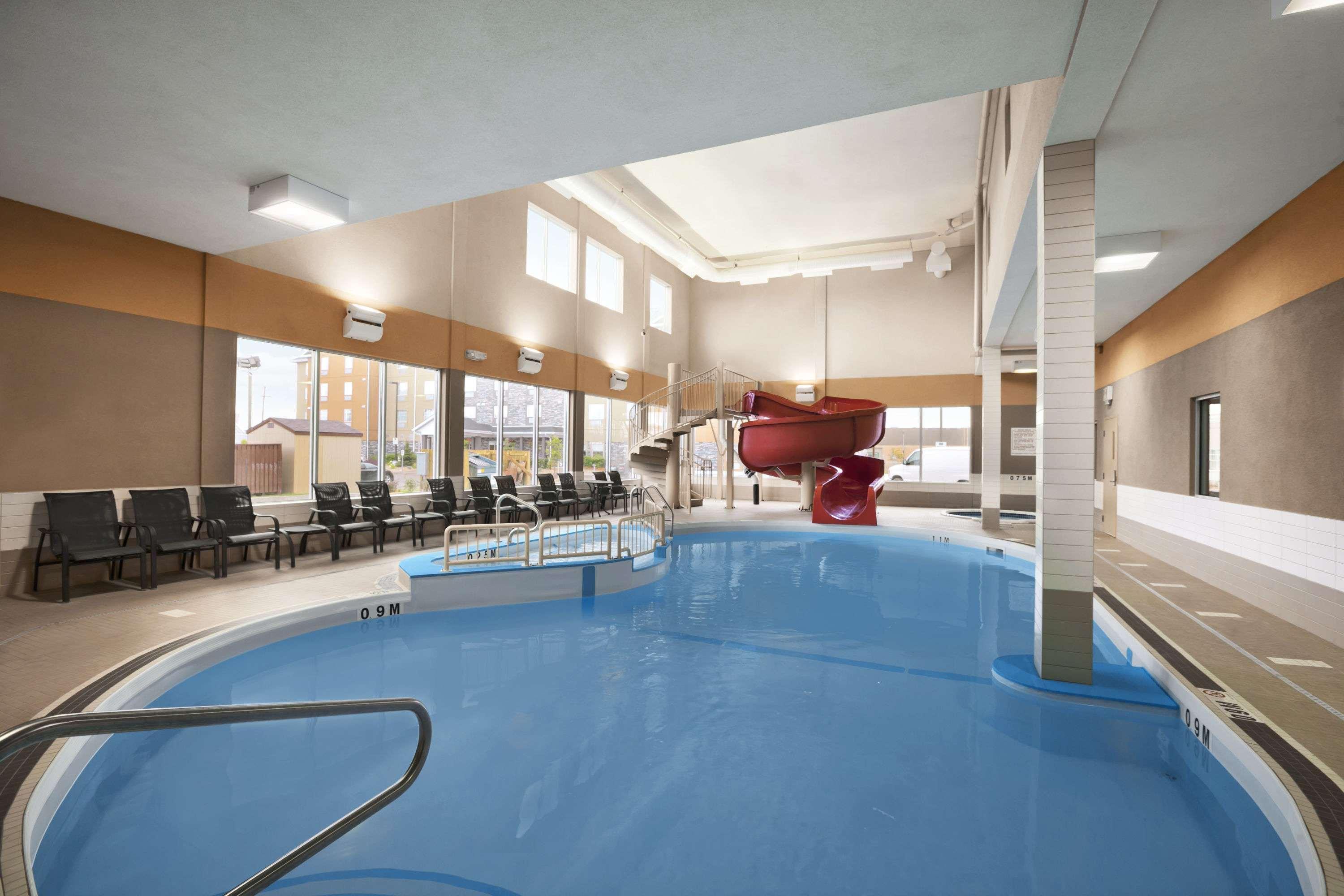 Days Inn & Suites By Wyndham Winnipeg Airport Manitoba Buitenkant foto
