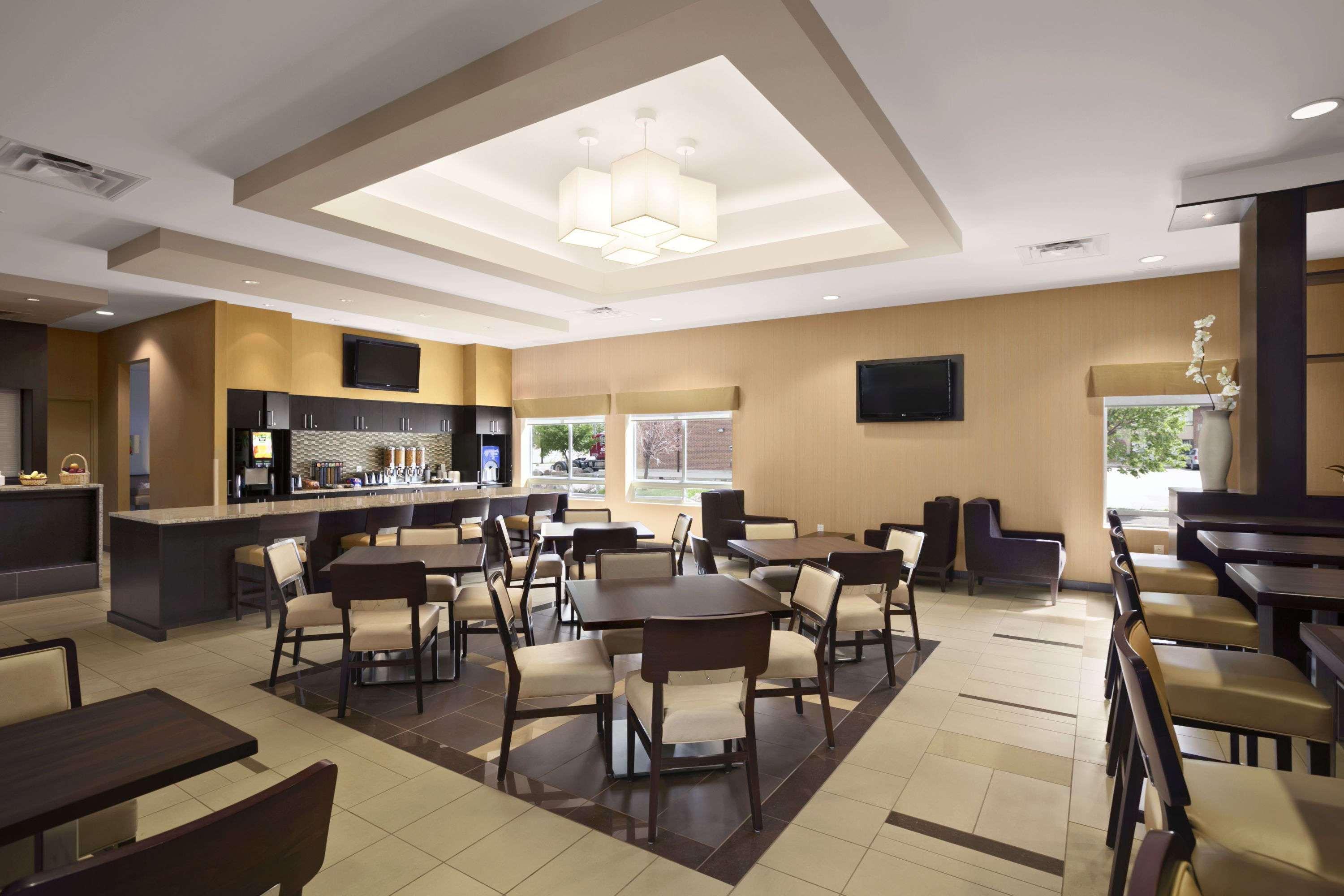 Days Inn & Suites By Wyndham Winnipeg Airport Manitoba Buitenkant foto