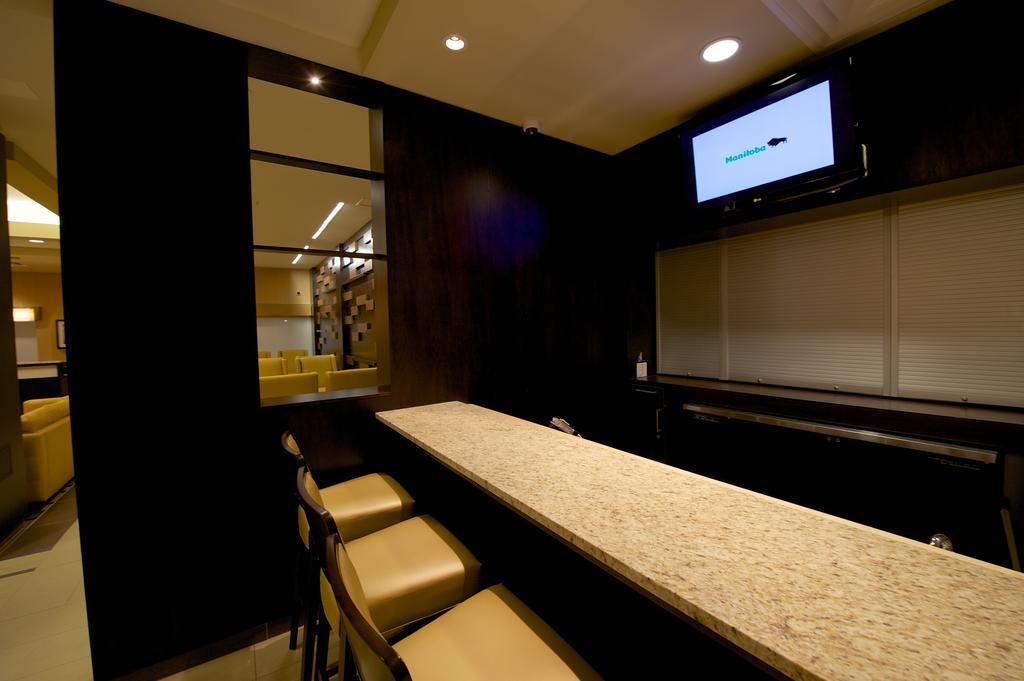 Days Inn & Suites By Wyndham Winnipeg Airport Manitoba Buitenkant foto