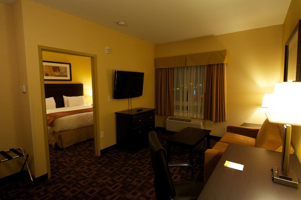 Days Inn & Suites By Wyndham Winnipeg Airport Manitoba Buitenkant foto