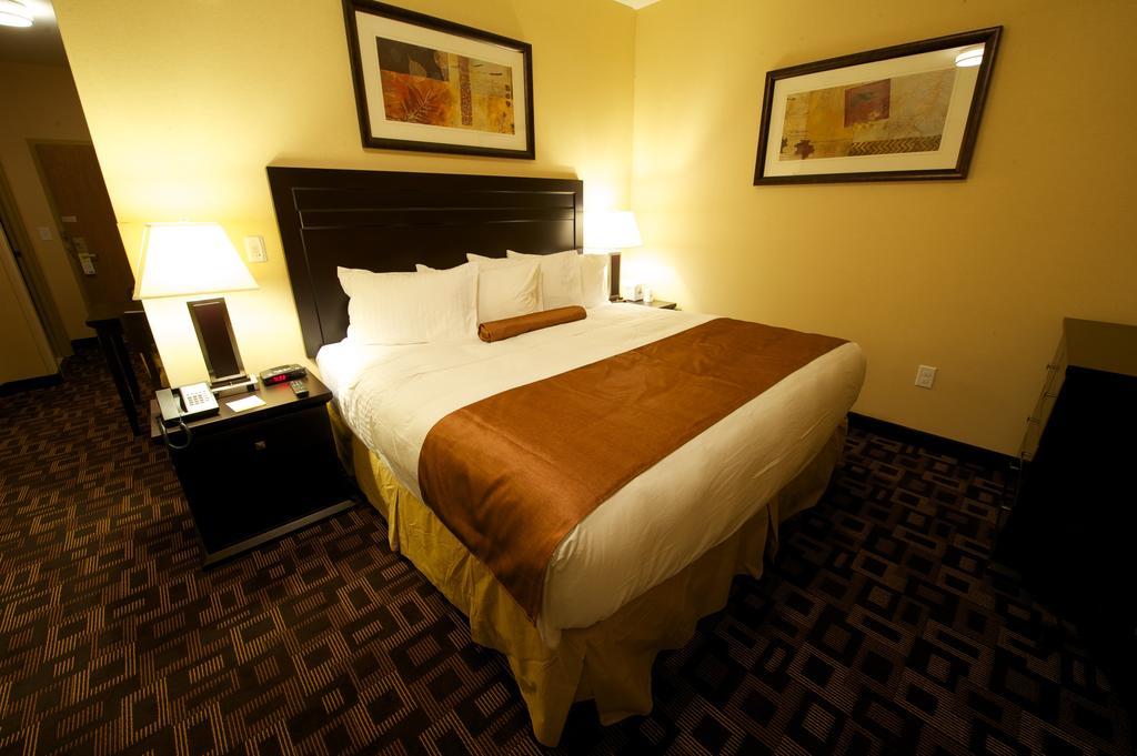 Days Inn & Suites By Wyndham Winnipeg Airport Manitoba Buitenkant foto