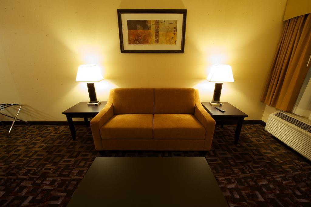 Days Inn & Suites By Wyndham Winnipeg Airport Manitoba Buitenkant foto