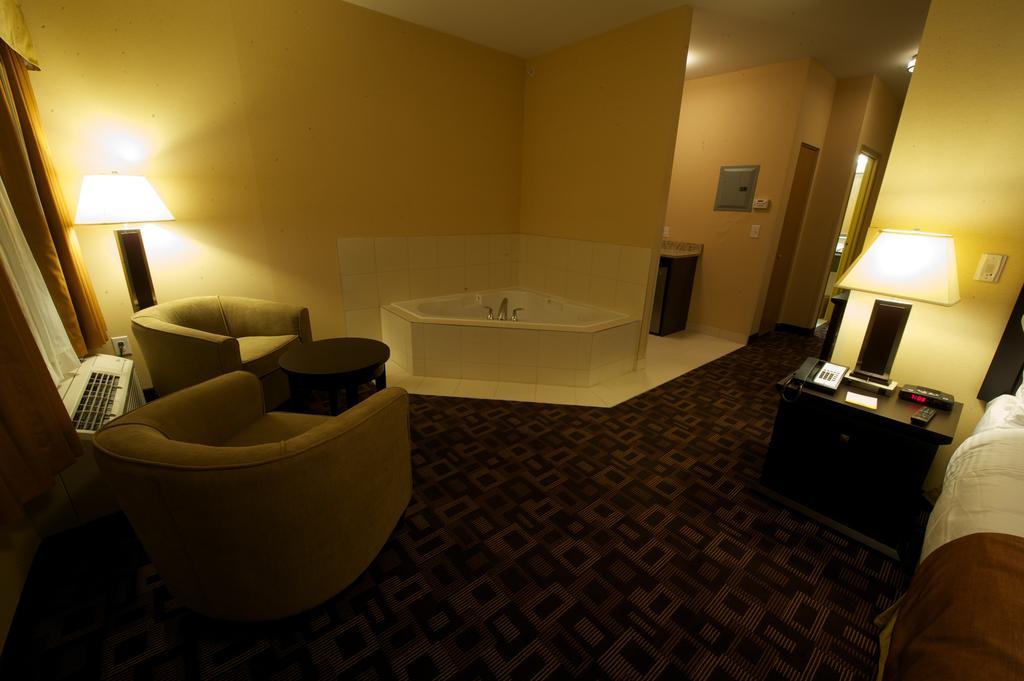 Days Inn & Suites By Wyndham Winnipeg Airport Manitoba Buitenkant foto